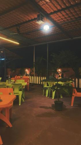 Étterem, Hotel Saaj Inn, Home Stay & Restaurant in Khed