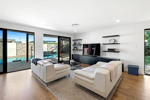 Luxury Burleigh House - Pool - Beach - Ensuites in Burleigh Waters
