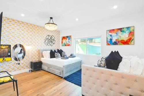 N. 2 Homes, Sleeps 26, Universal 15m, SoFi, Games, Yard