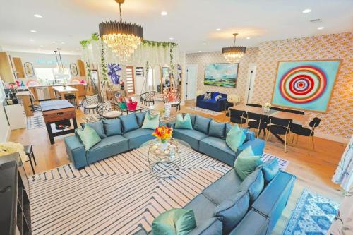 N. 2 Homes, Sleeps 26, Universal 15m, SoFi, Games, Yard