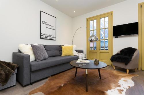 CHALET SUISSE - Central Chamonix - sleeps 4 - image 11