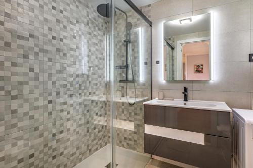 Calm apartment for family vacation - image 5