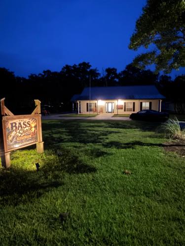 Viesnīcas āriene, The Bass Shack in Gantera