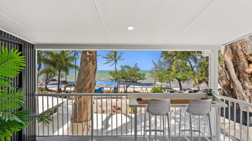Absolute Beachfront Dual Apartments with Pool – khách sạn tại Palm Cove