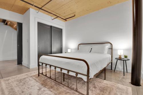 Stylish Roomy 2BD Loft Pool 5 mins to DT GVL - image 14