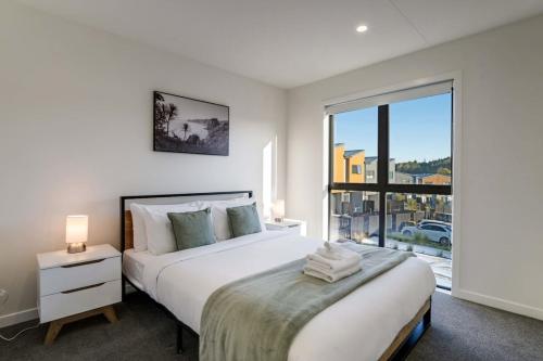 Totara Park 3BR Haven with Air-con, Deck, Parking – khách sạn tại Flat Bush