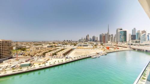 View, Vacationer Holiday Homes l Mesmerizing 2 Bed l Canal and Burj Views in Jumeirah