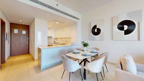 Facilities, Vacationer Holiday Homes l Mesmerizing 2 Bed l Canal and Burj Views in Jumeirah