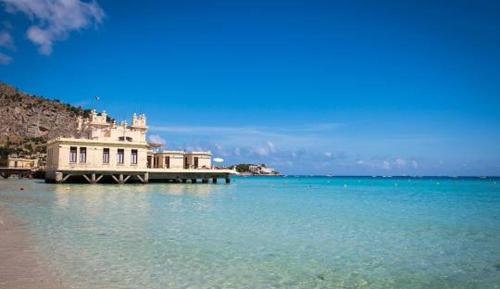 Luxury Villa Alba Mondello in Addaura