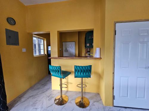 Caribbean Retreat - hosted by OurGermaicanLife in Drapers