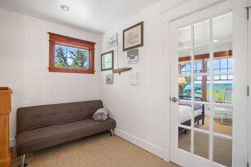 Beachfront Haven - Sunset Views - Hot Tub - BBQ - Family Friendly - image 9