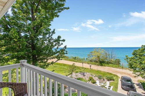 Beachfront Haven - Sunset Views - Hot Tub - BBQ - Family Friendly - image 2