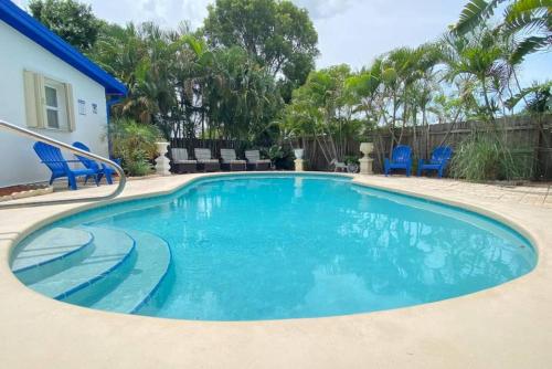 Great location Pool home w Pool table 5br – khách sạn tại Đồi Lauder