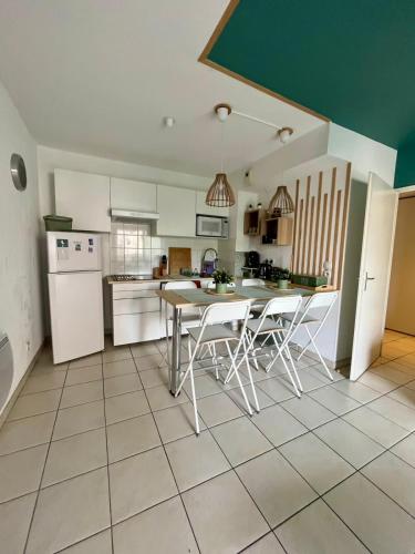 Charming apartment with 2 balconies in Camp Long