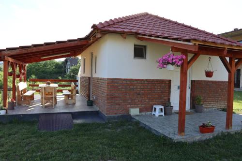 Kućica za odmor Treće nebo (Kucica za odmor Trece nebo) in Korenita
