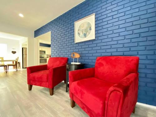Royal Luxe Pool Home near Ft Laud airport and each in Lauderhill, USA