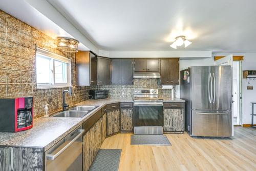 1 Mi to the Bay! Peaceful Countryside Linwood Home in Kawkawlin (MI)