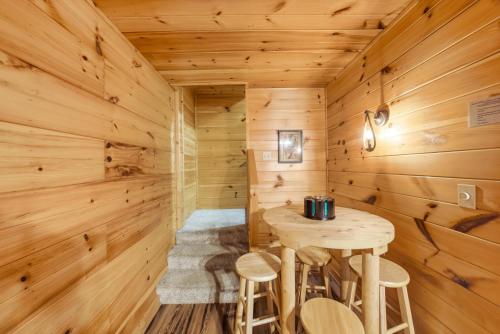 The Toasted Turkey cabin - image 9