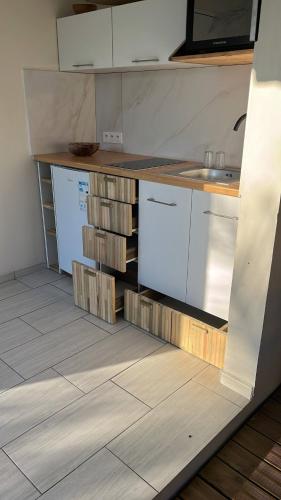 keittiö, Beau Studio NEUF à Sainte-Anne Guadeloupe pour 2 personnes (Beau Studio NEUF a Sainte-Anne Guadeloupe pour 2 personnes) in Berard