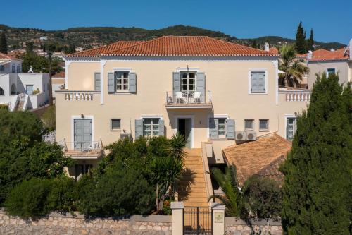 Mimoza, Spetses