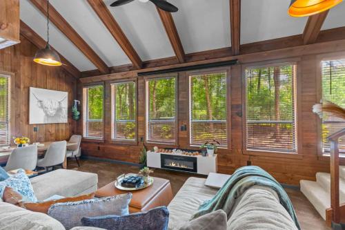 Jackson’s Urban Cabin Escape - image 5