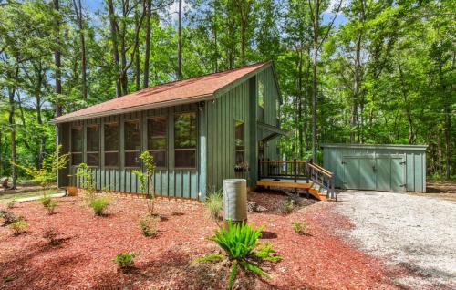 Jackson’s Urban Cabin Escape - image 2