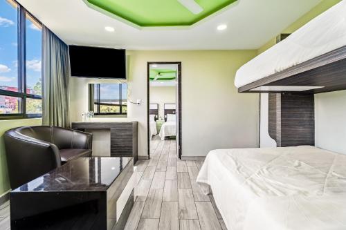 Hotel Arizona – Mexico City, CT