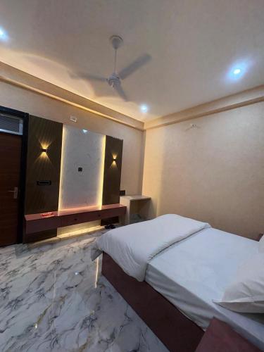 Hotel Keshav Palace in Brahmbad