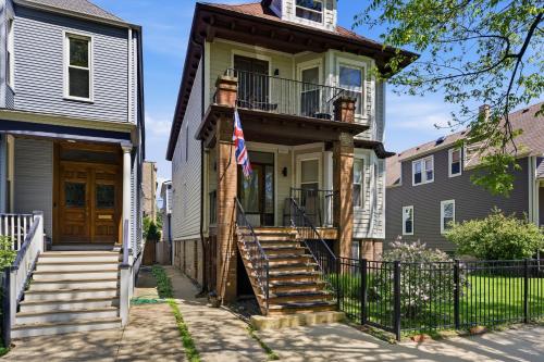 Charming Andersonville Coach House 3BR 25BA townhouse - image 6