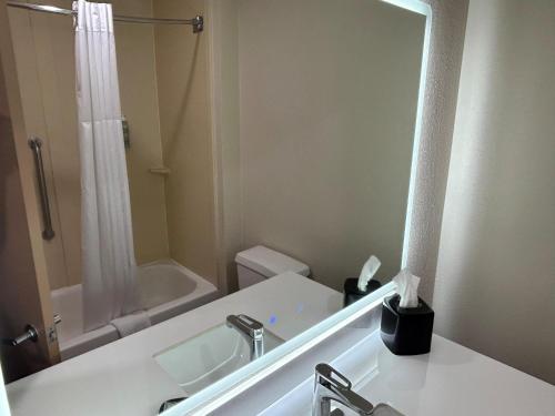 Hampton Inn Decatur/Forsyth - image 42