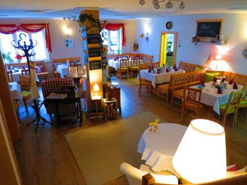 Restaurante, Wirtsberg Pension & Cafe in Eching