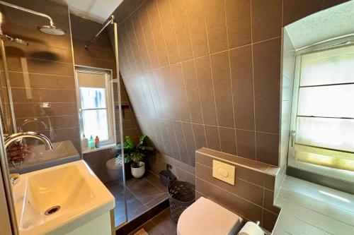Quiet 2-bdrm flat in central Strasbourg - image 3