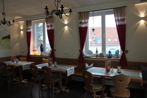 Restaurante, Wirtsberg Pension & Cafe in Eching