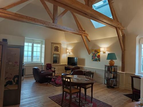 Château des Boulais Suite (Chateau des Boulais Suite) in La Chapelle-Cecelin