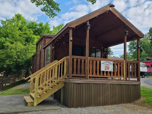Family & Pet Friendly Cabin with Loft in PF – khách sạn tại Khac