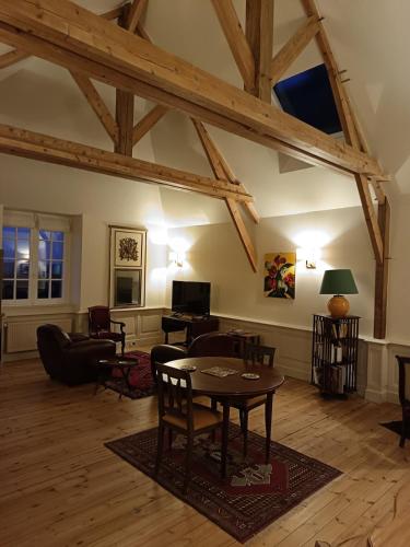 Château des Boulais Suite (Chateau des Boulais Suite) in La Chapelle-Cecelin