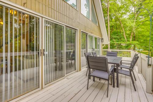 Private Deck + Yard: Spacious Fayetteville Home! in Fayetteville (GA)