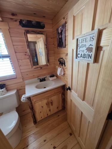 Bathroom, Family & Pet Friendly Cabin with Loft in PF in Other