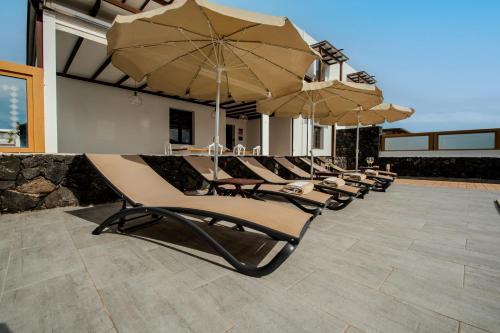 Villa Palmera by Villalize in La Vegueta
