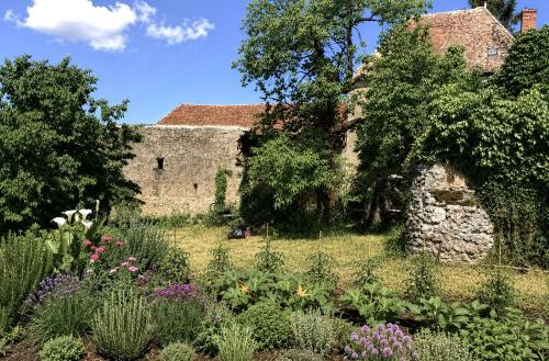 Maison de campagne avec piscine en Brionnais in Saint-Christophe-en-Brionnais
