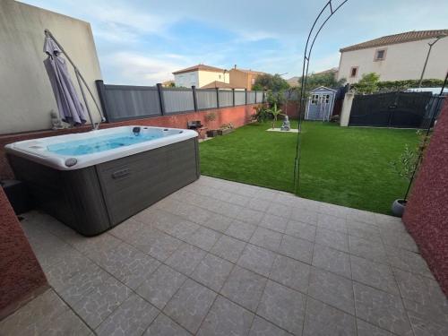 Beautiful Villa with Jacuzzi near Beach