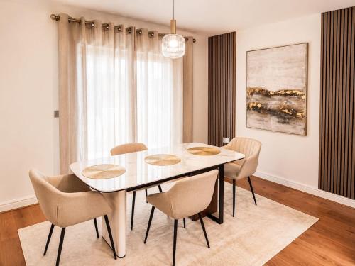 Spacious 4BR, 2 Reception Rooms in Spalding, Free Parking, Sleeps 7 in Spalding
