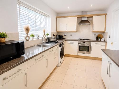 Spacious 4BR, 2 Reception Rooms in Spalding, Free Parking, Sleeps 7 in Spalding