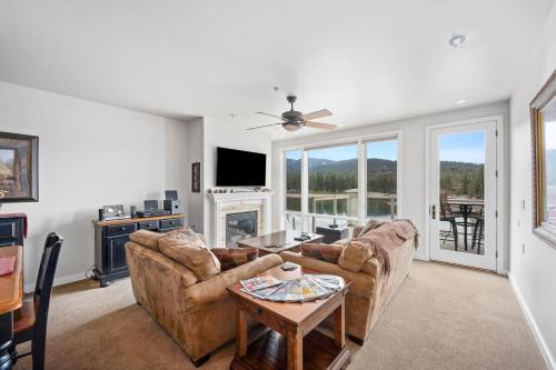 Riverside Condo - Gorgeous Spokane River View – khách sạn tại Post Falls