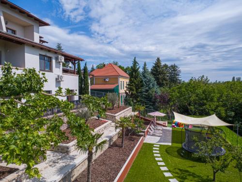 Taman, Olgi Milla Villa in Balatonalmadi