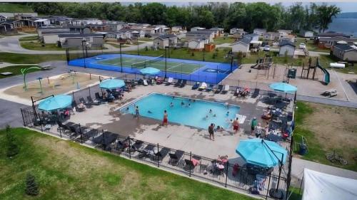 Úszómedence, Lake Front Dream Cottage Resort!!! W-5 Star Golf Course!! in Keene (ON)