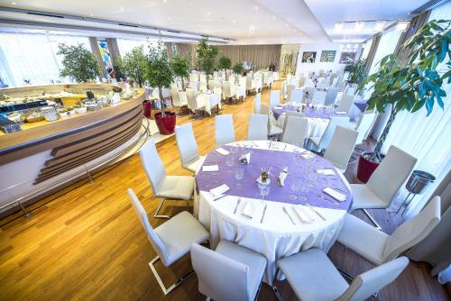 Marshal Garden Hotel - image 14