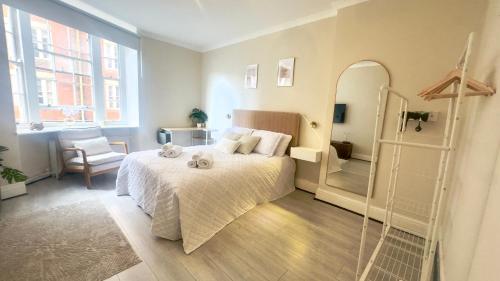 2 Bedroom Apartment Queensway Central London by Wild, Londres