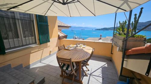 Ampia casa marinara con meravigliosa terrazza vista mare Da Mario e Rosanna