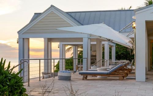 Private Island Estate 5BR & Dual Beachfront, Pool & Yacht Access Cat Cay Bahamas in Port Royal